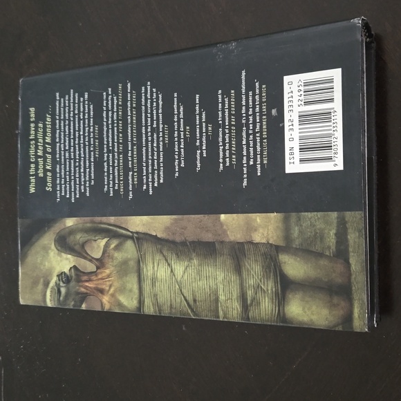 Metallica this monster lives book - Picture 2 of 4